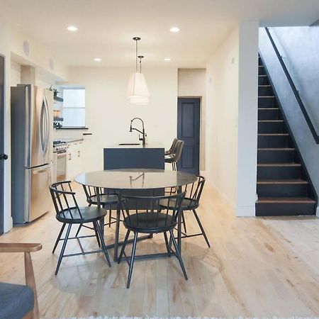 Large 2 Bdr With Deck Hosted By Stayrafa Philadelphia Bagian luar foto
