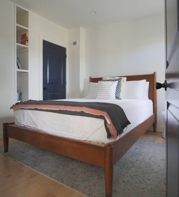 Large 2 Bdr With Deck Hosted By Stayrafa Philadelphia Bagian luar foto