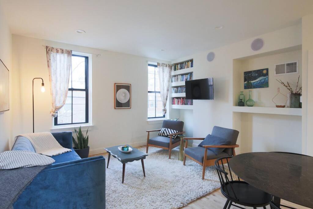 Large 2 Bdr With Deck Hosted By Stayrafa Philadelphia Bagian luar foto